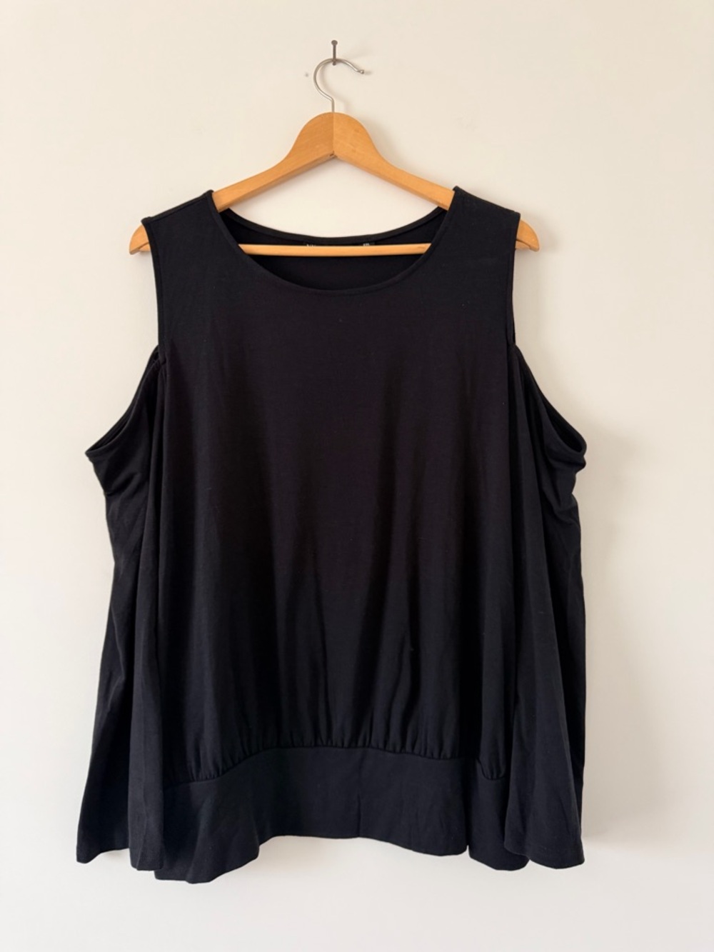 New York & Company Black Cold-Shoulder Long Sleeve Crewneck Shirt